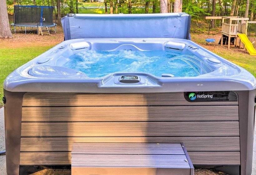 Chic Lake Sinclair Retreat With Dock & Hot Tub!