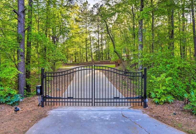 Chic Lake Sinclair Retreat With Dock & Hot Tub!