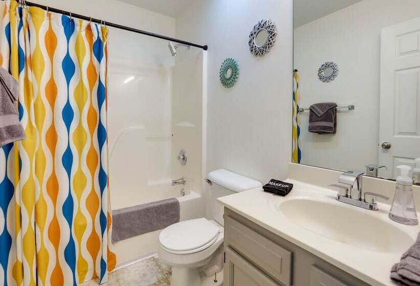 Chic Lexington Home W/ Deck ~ 5 Mi To Downtown!