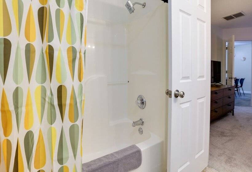 Chic Lexington Home W/ Deck ~ 5 Mi To Downtown!