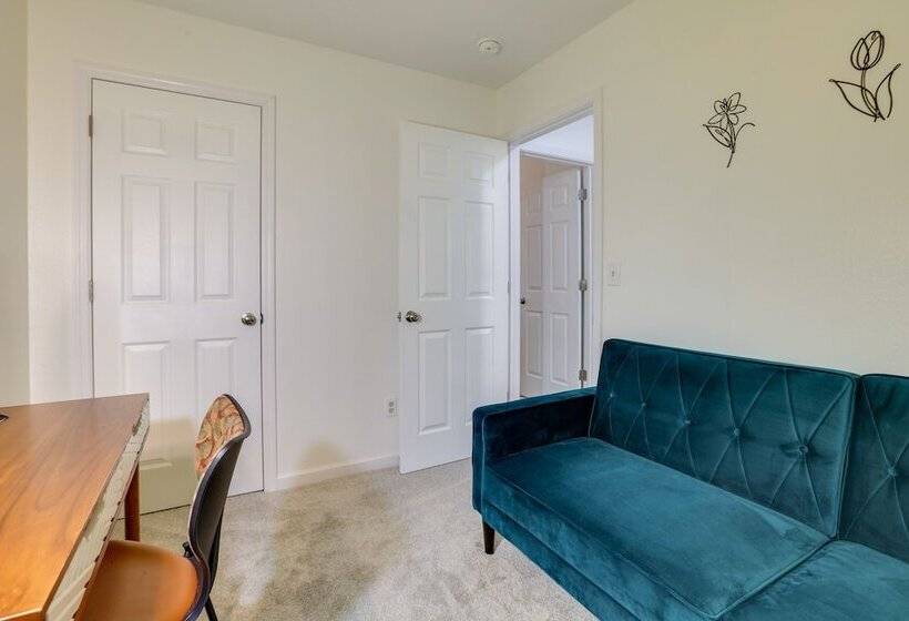 Chic Lexington Home W/ Deck ~ 5 Mi To Downtown!