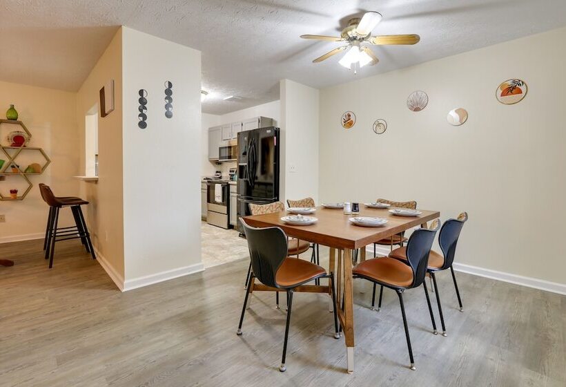 Chic Lexington Home W/ Deck ~ 5 Mi To Downtown!