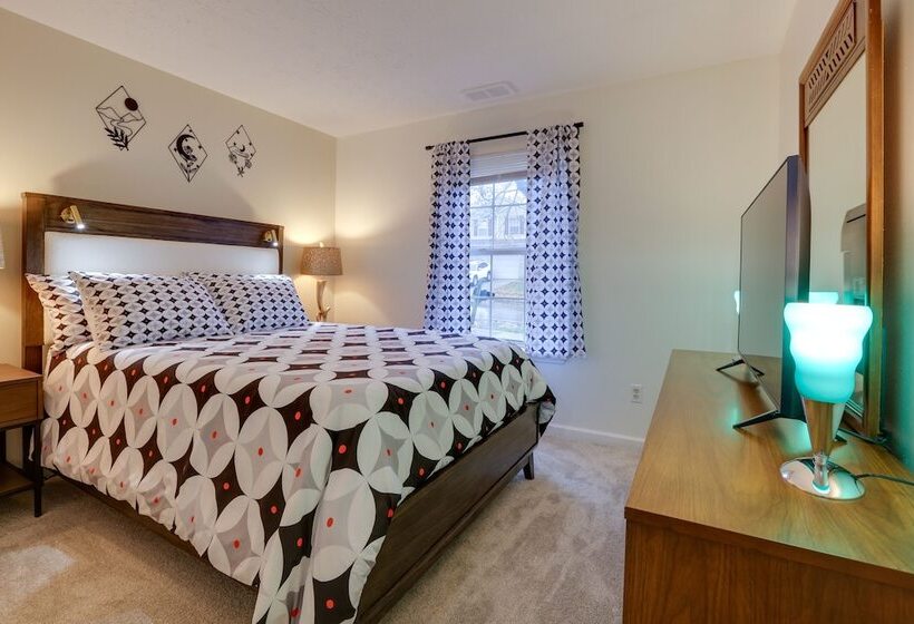 Chic Lexington Home W/ Deck ~ 5 Mi To Downtown!