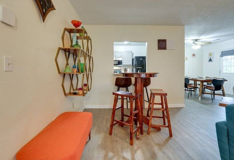 Chic Lexington Home W/ Deck ~ 5 Mi To Downtown!