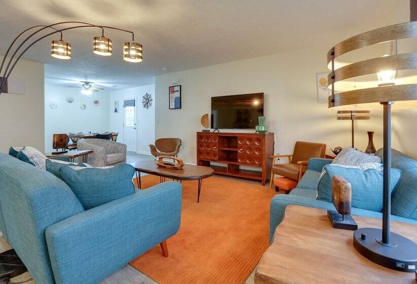 Chic Lexington Home W/ Deck ~ 5 Mi To Downtown!