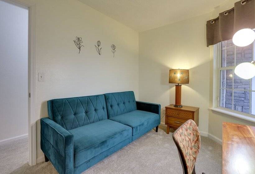 Chic Lexington Home W/ Deck ~ 5 Mi To Downtown!