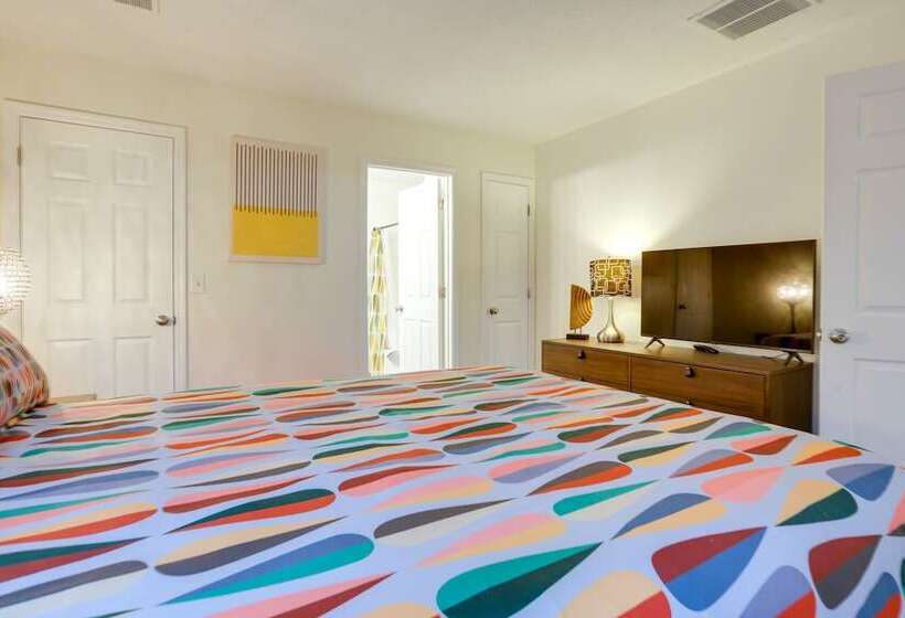 Chic Lexington Home W/ Deck ~ 5 Mi To Downtown!