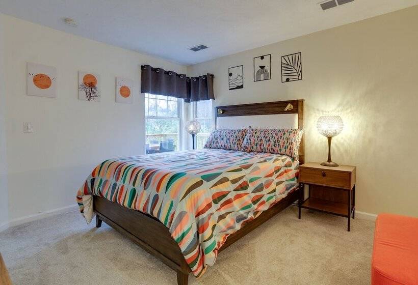 Chic Lexington Home W/ Deck ~ 5 Mi To Downtown!