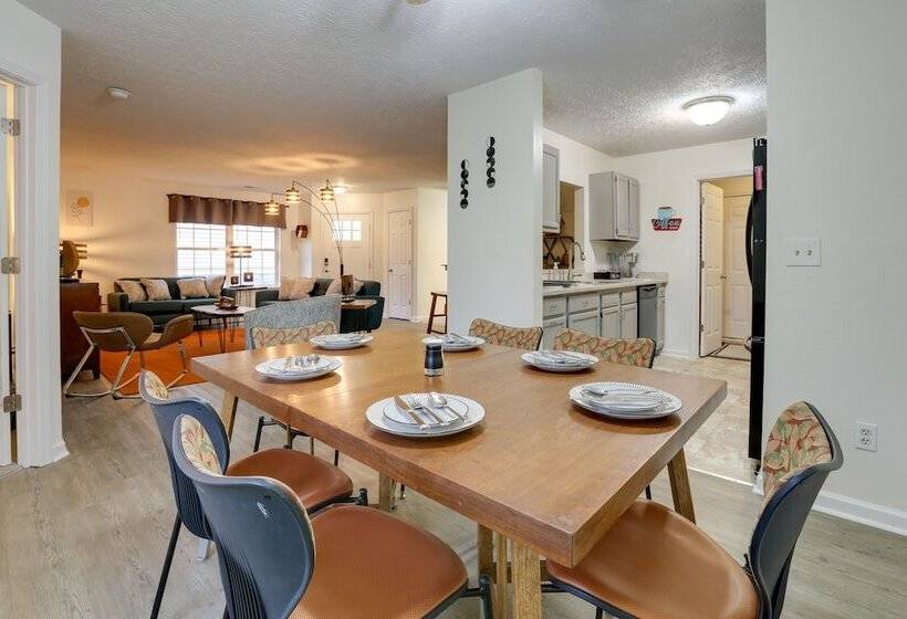 Chic Lexington Home W/ Deck ~ 5 Mi To Downtown!