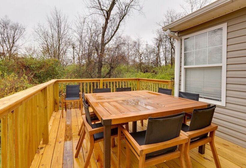 Chic Lexington Home W/ Deck ~ 5 Mi To Downtown!