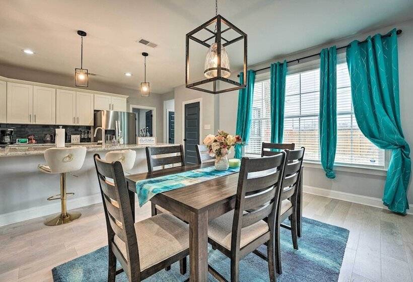 Chic Memphis Home W/ Deck ~ 2 Mi To Dtwn!