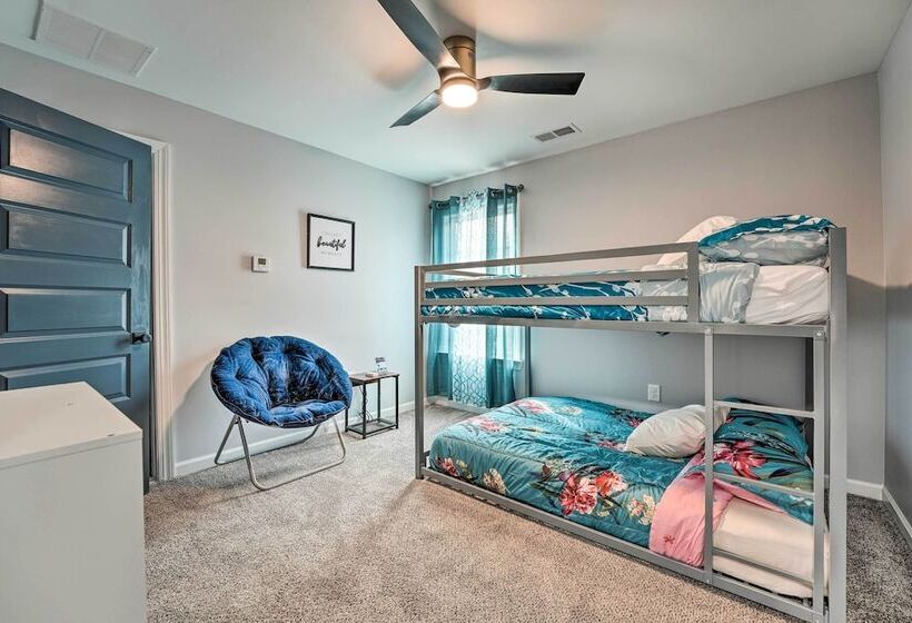 Chic Memphis Home W/ Deck ~ 2 Mi To Dtwn!