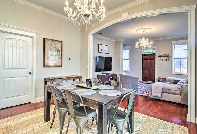 Chic Thomas Square Home In Walkable Location!