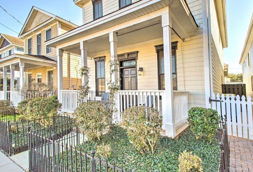 Chic Thomas Square Home In Walkable Location!