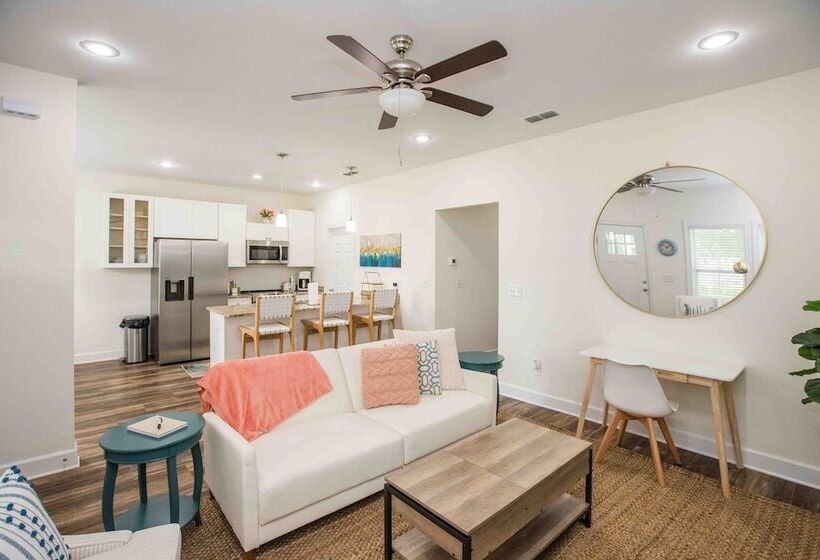 Chic Thomasville Home: Walk To Downtown!