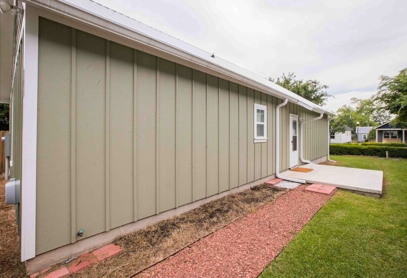 Chic Thomasville Home: Walk To Downtown!