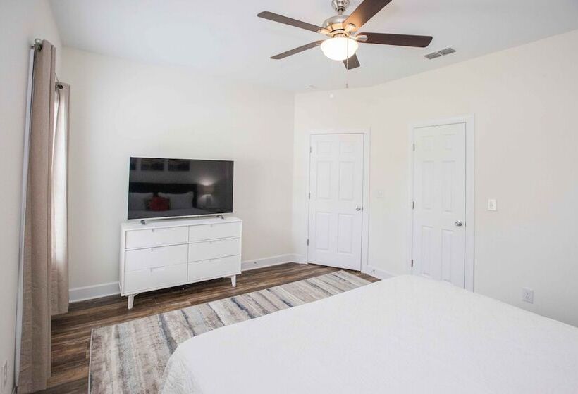 Chic Thomasville Home: Walk To Downtown!