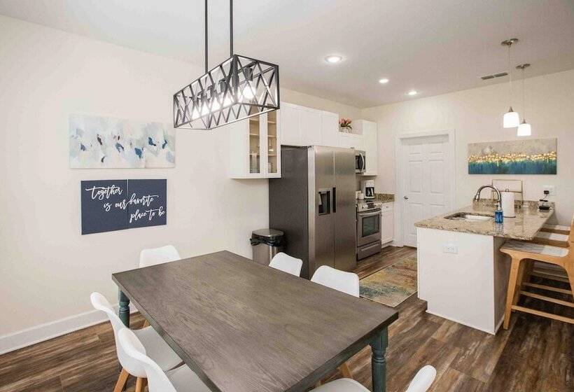 Chic Thomasville Home: Walk To Downtown!