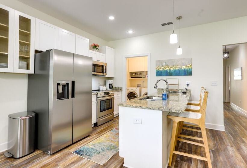 Chic Thomasville Home: Walk To Downtown!