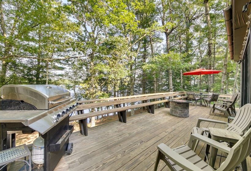 China Lake Retreat: Kayaks, Grill & Fireplace!