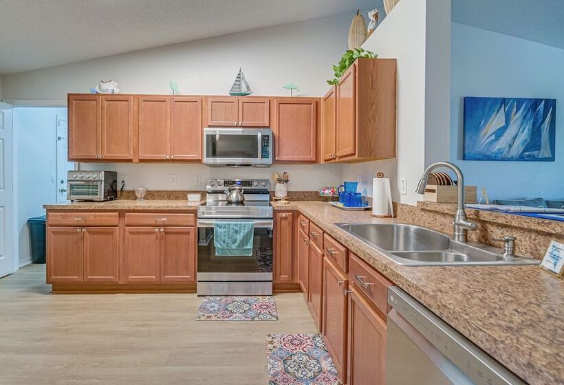 Citrus Springs Retreat W/ Grill & Screened Porch!