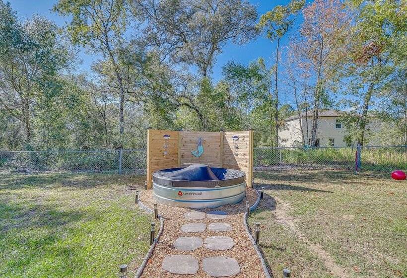 Citrus Springs Retreat W/ Grill & Screened Porch!