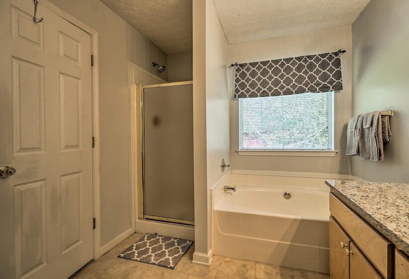 Classic Southern Family Home 6 Mi To Atlanta!