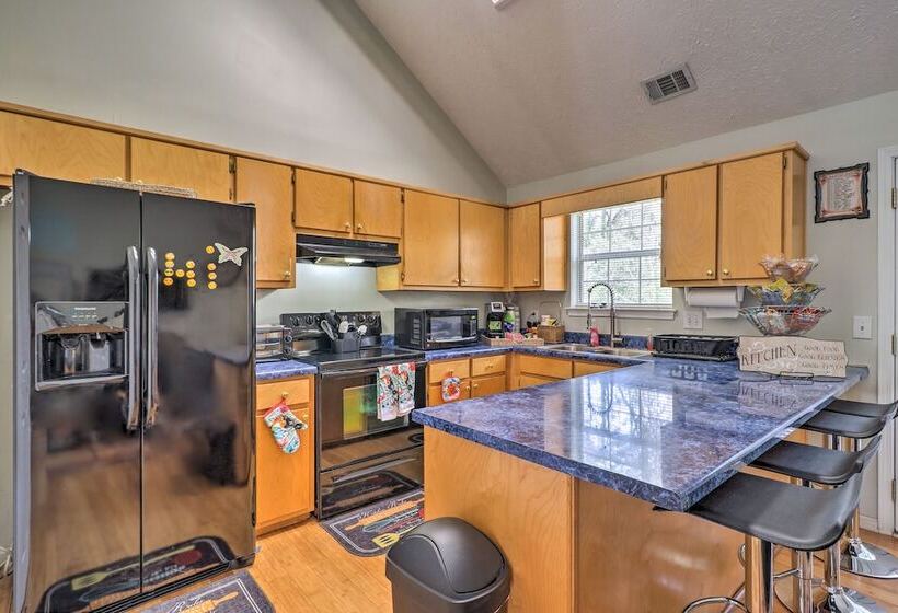 Classic Southern Family Home 6 Mi To Atlanta!