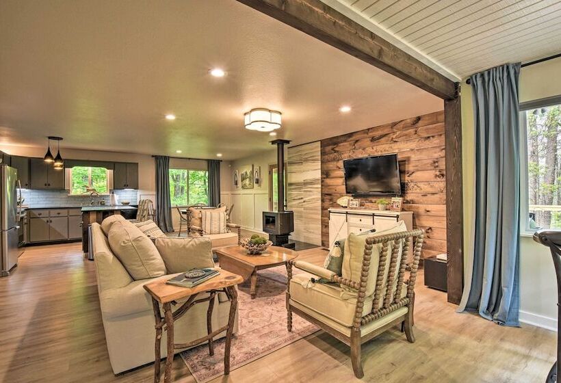 Classy Clayton Home W/ Views < 1 Mi To Downtown!