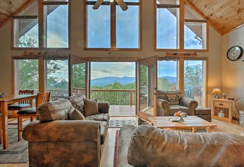 Pool, Hot Tub & Mountain Views: Cleveland Cabin