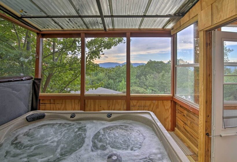 Pool, Hot Tub & Mountain Views: Cleveland Cabin