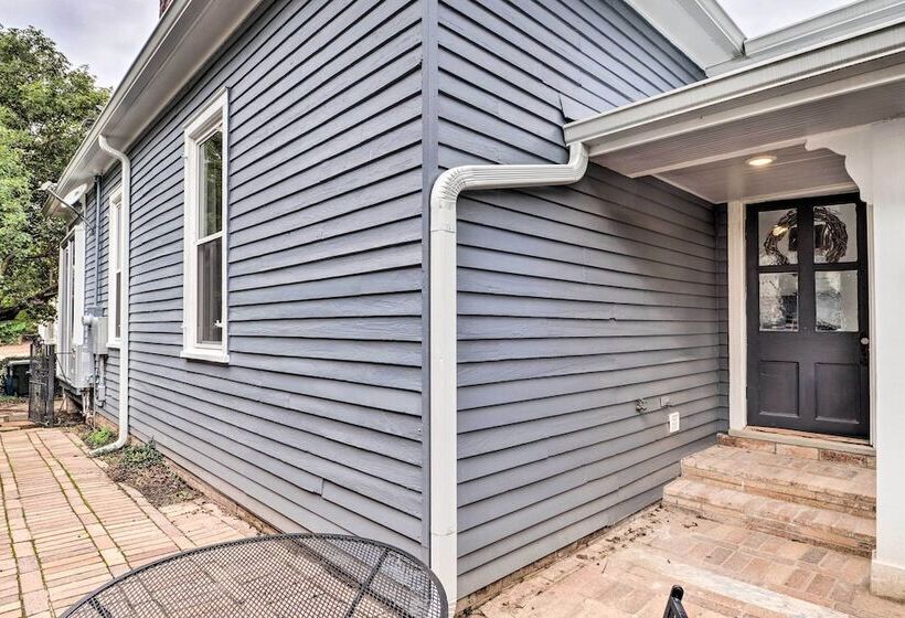 Comfy Central Natchez Hideaway: Walk To Dtwn!