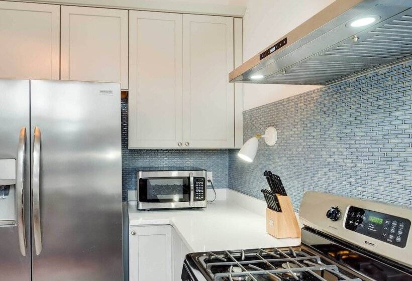 Comfy Central Natchez Hideaway: Walk To Dtwn!