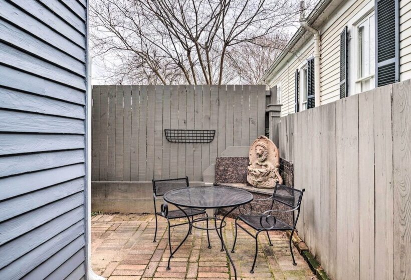 Comfy Central Natchez Hideaway: Walk To Dtwn!