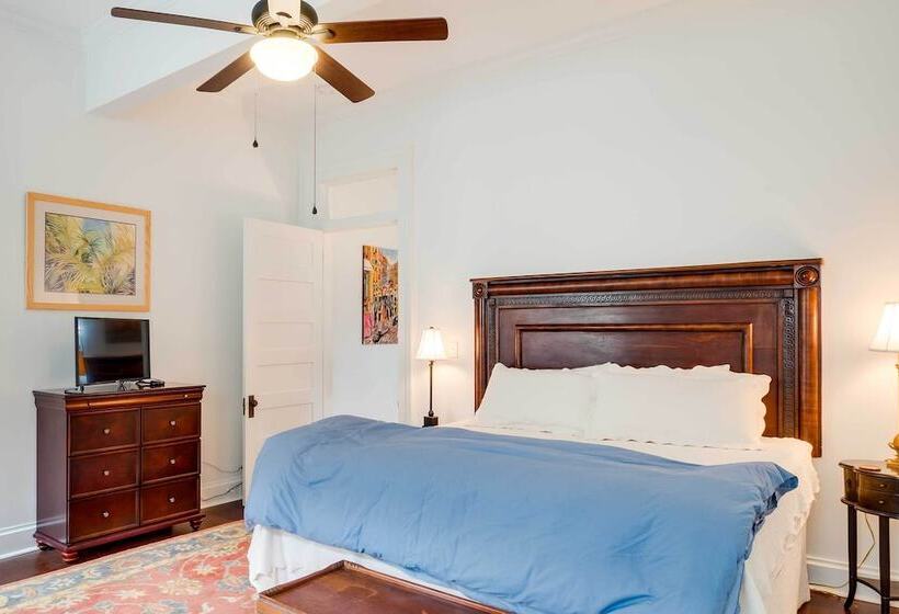 Comfy Central Natchez Hideaway: Walk To Dtwn!