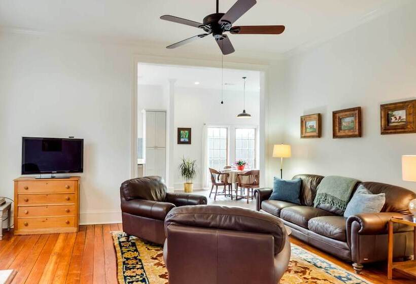 Comfy Central Natchez Hideaway: Walk To Dtwn!