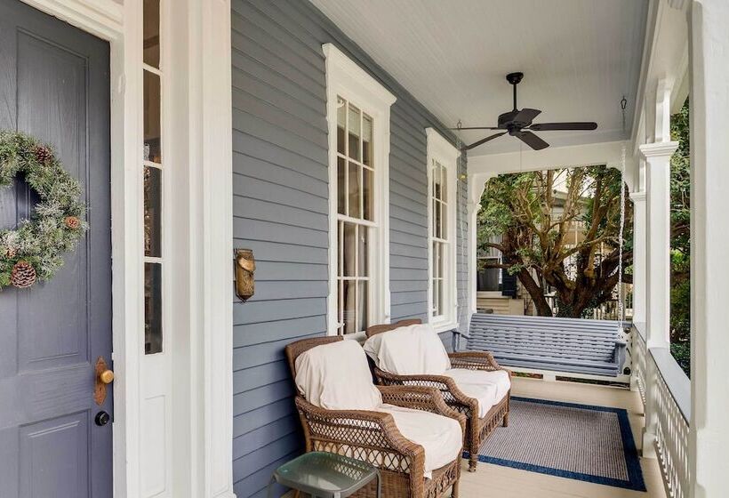 Comfy Central Natchez Hideaway: Walk To Dtwn!