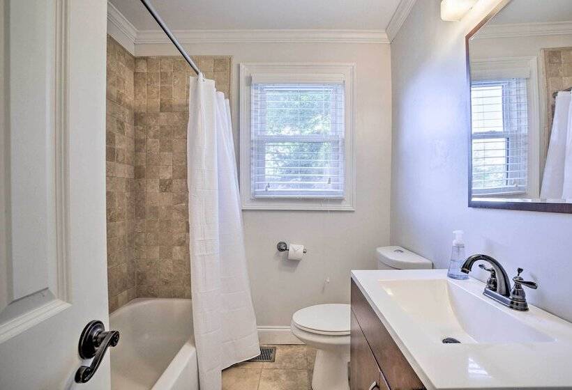 Contemporary Athens Home < 2 Miles To Uga!