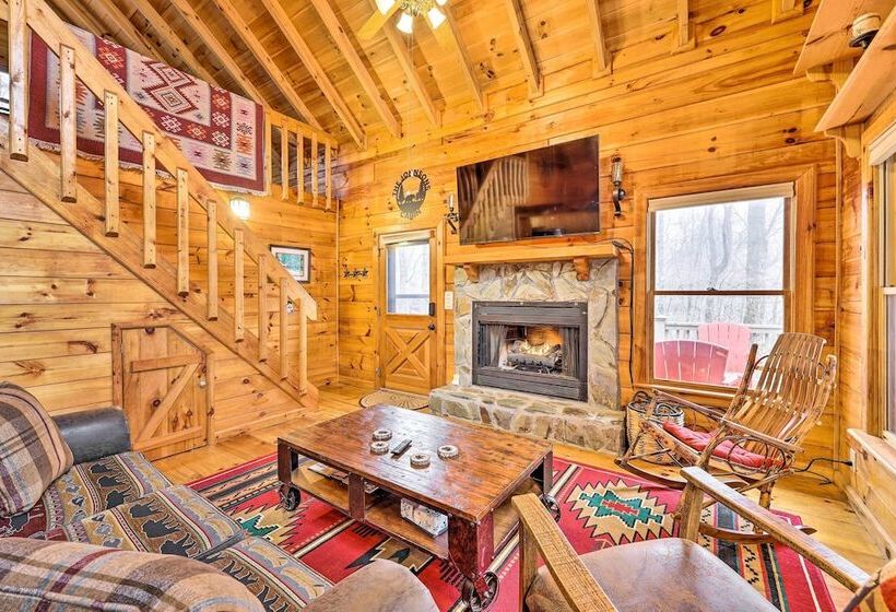 Cozy Blue Ridge Cabin W/ Hot Tub!