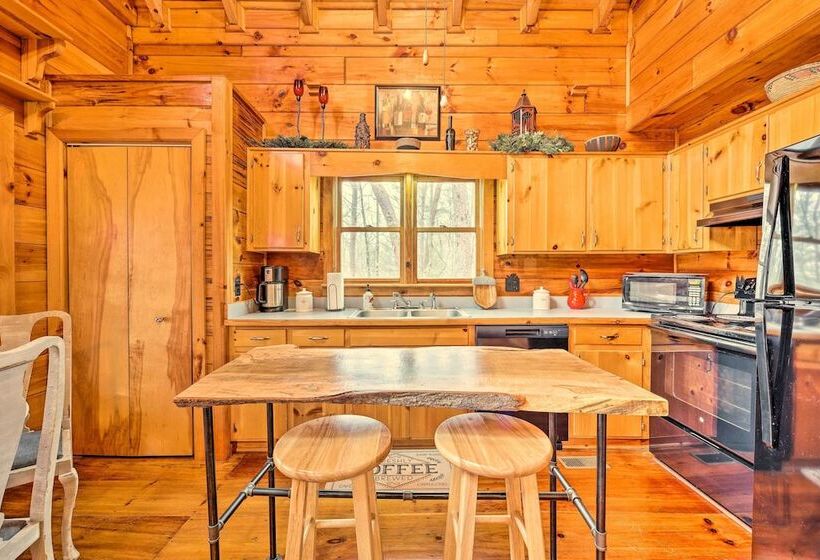 Cozy Blue Ridge Cabin W/ Hot Tub!