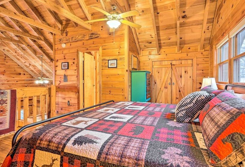 Cozy Blue Ridge Cabin W/ Hot Tub!