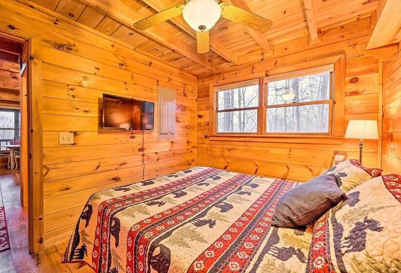 Cozy Blue Ridge Cabin W/ Hot Tub!