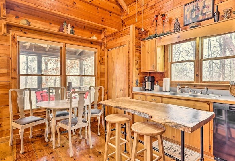 Cozy Blue Ridge Cabin W/ Hot Tub!