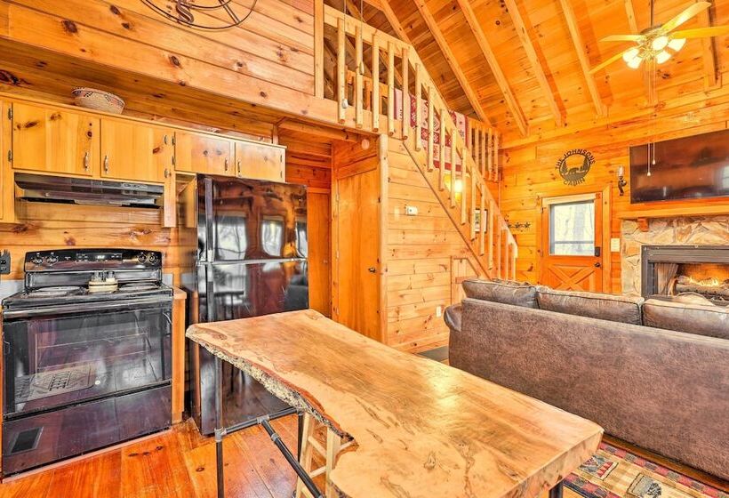 Cozy Blue Ridge Cabin W/ Hot Tub!