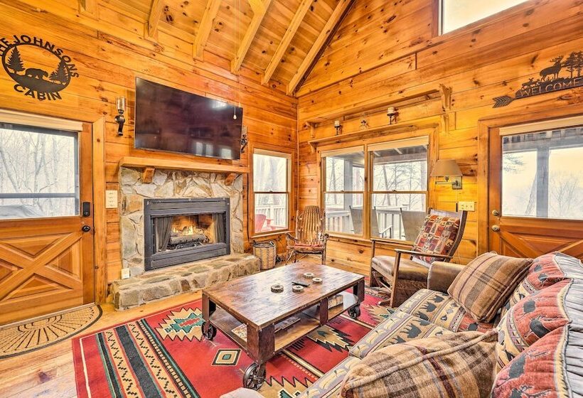 Cozy Blue Ridge Cabin W/ Hot Tub!
