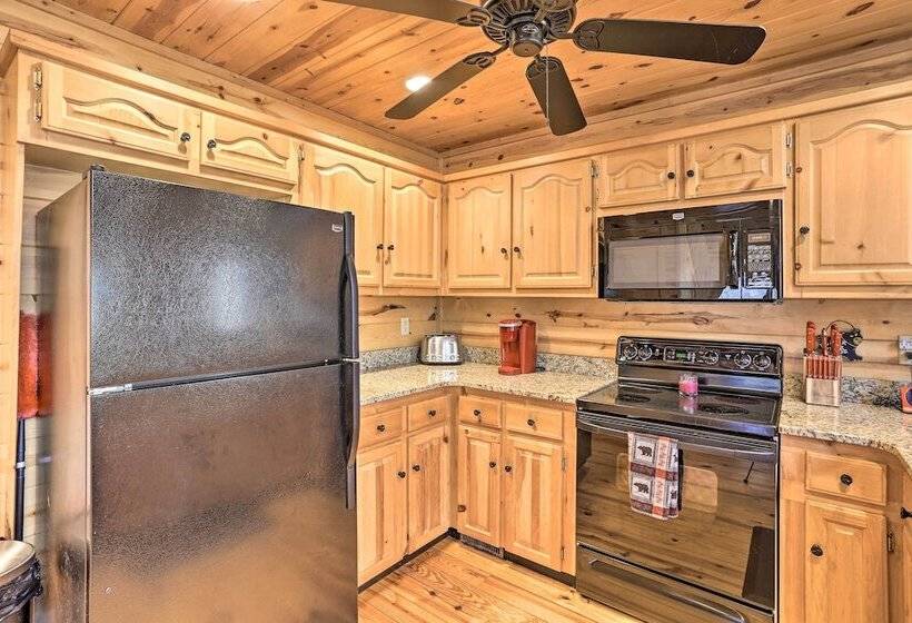 Cozy Blue Ridge Cabin W/ Sauna & Trail Access!