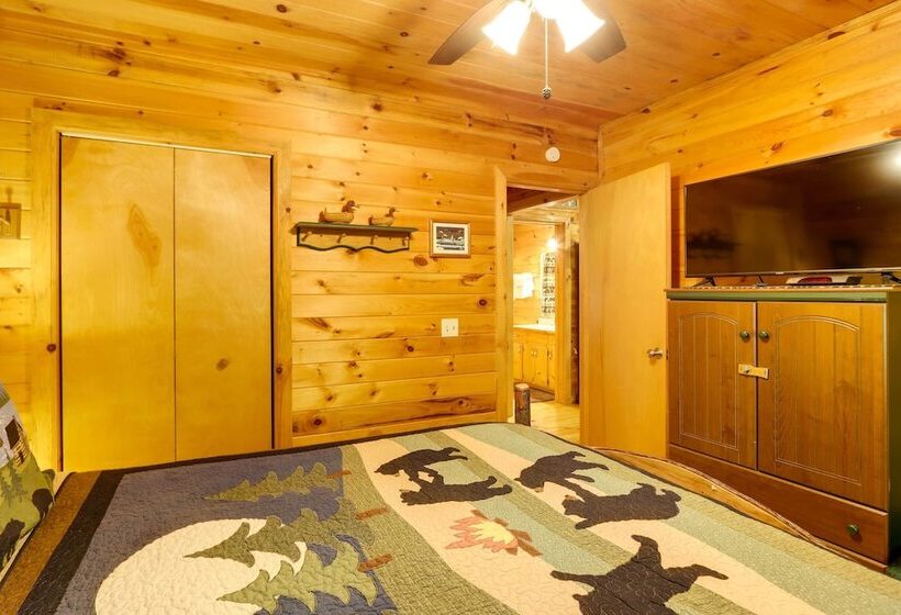 Cozy Cabin In Cherry Log W/ Hot Tub & Fire Pit!