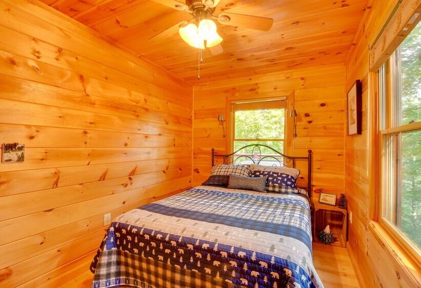 Cozy Cabin In Private Location W/ Hot Tub & Grill!