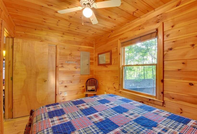Cozy Cabin In Private Location W/ Hot Tub & Grill!
