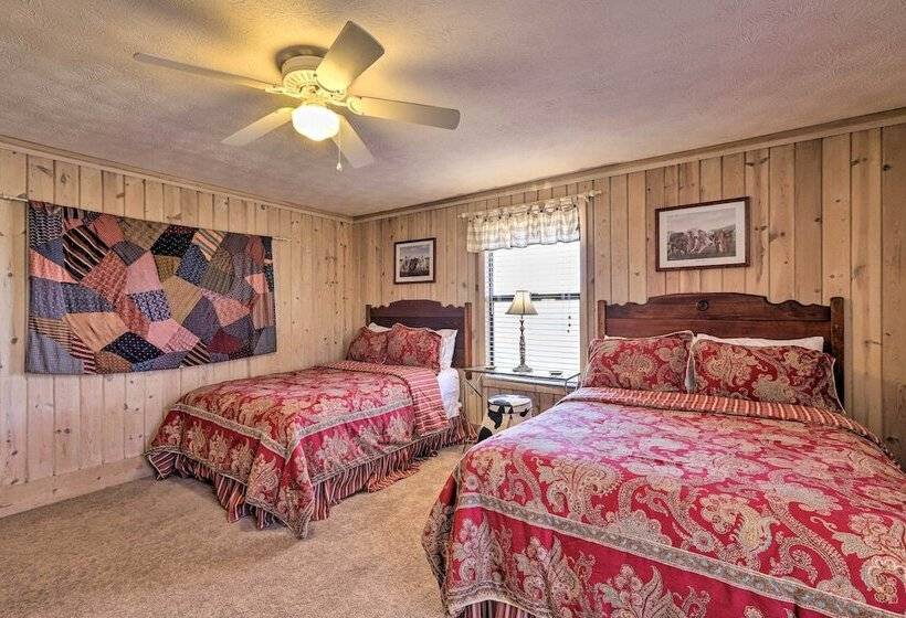 Cozy Caymus Cabin ~ 3 Miles To Callaway Gardens!